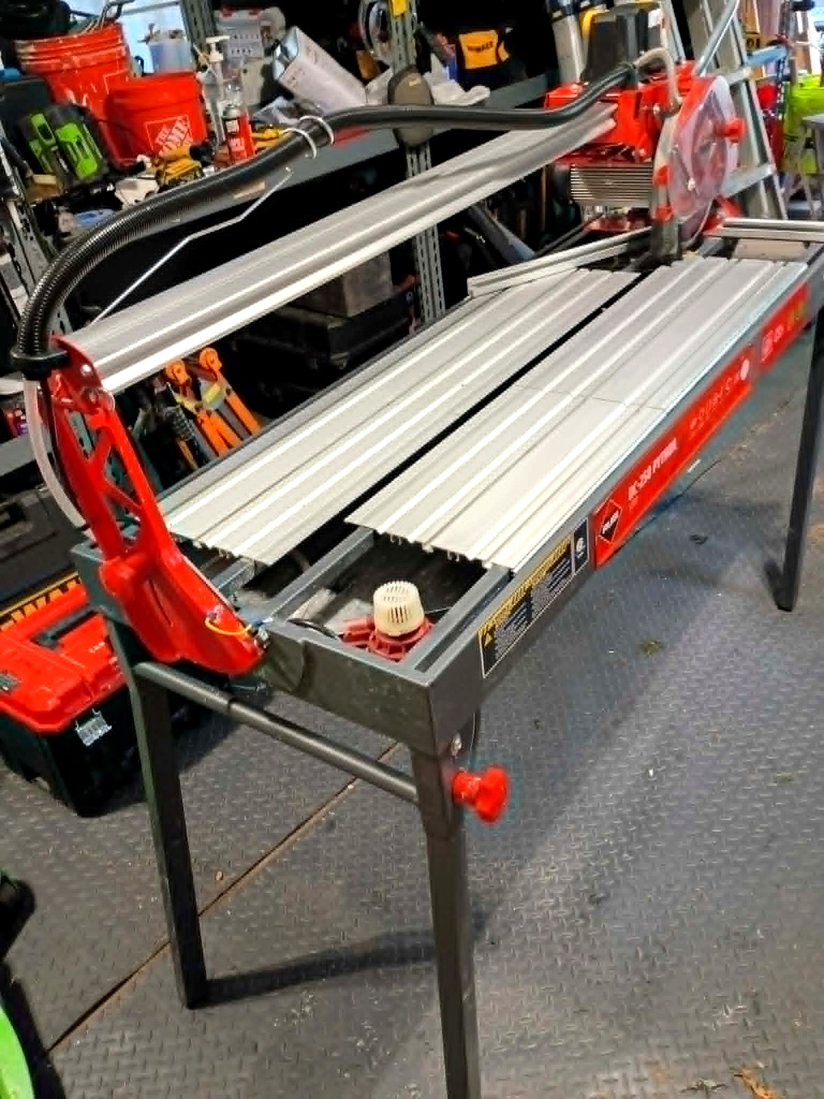 Large format tile saw for 48 inch tile